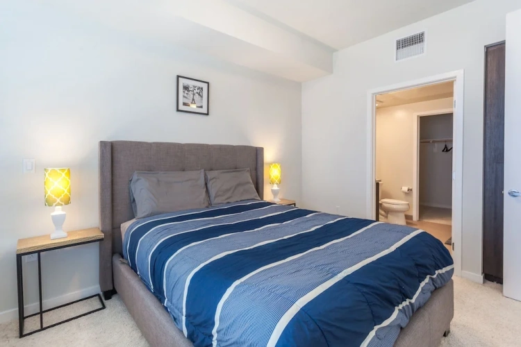 2 Bedrooms Luxury Apartment with city view