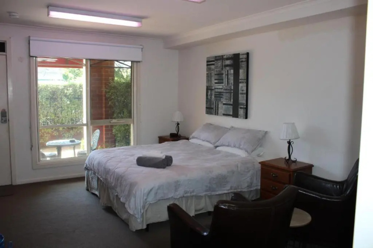 Box Hill Studio Apartment 2