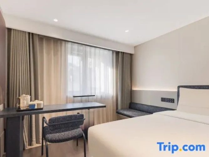 Standard Double room with city view