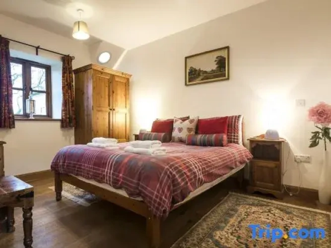 4 Bedrooms Apartment