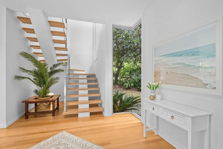 Luxurious 5-bed Home by Avoca Beach