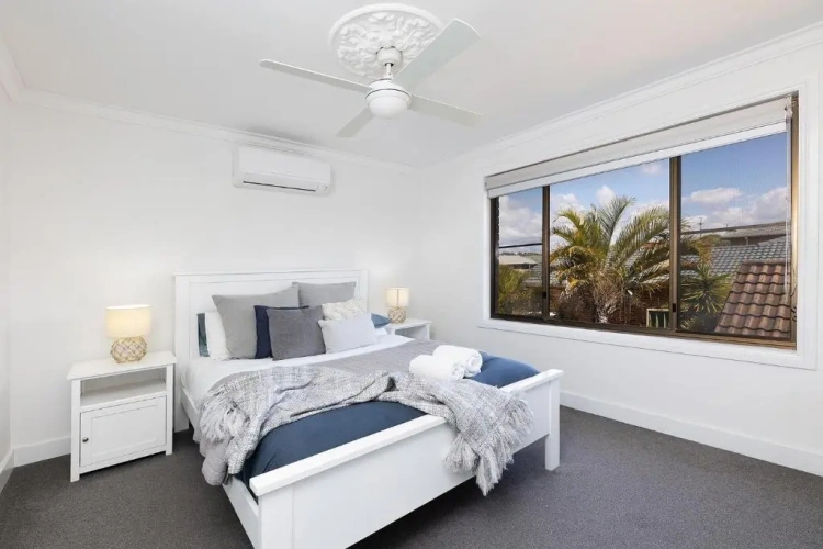 4 Bedrooms Cottage