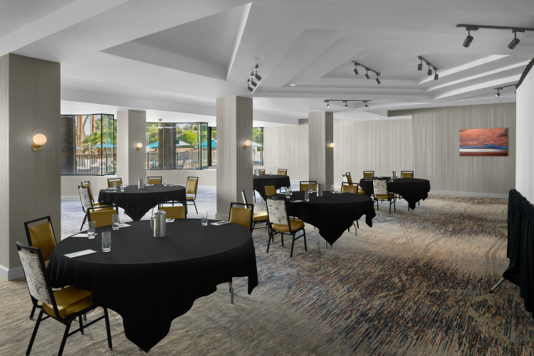 Embassy Suites by Hilton Phoenix Biltmore photo 30