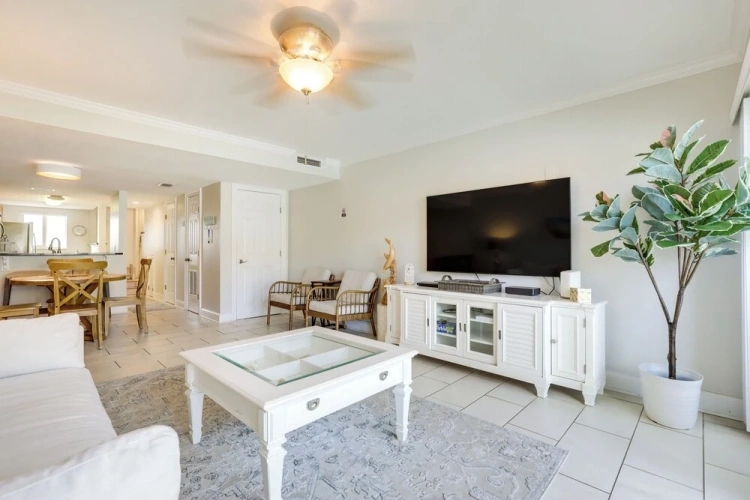 2 Bedrooms Apartment