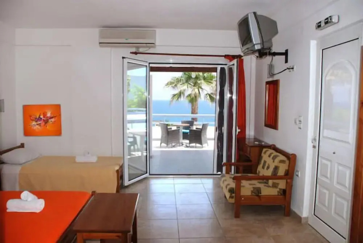 Aithrio Hotel