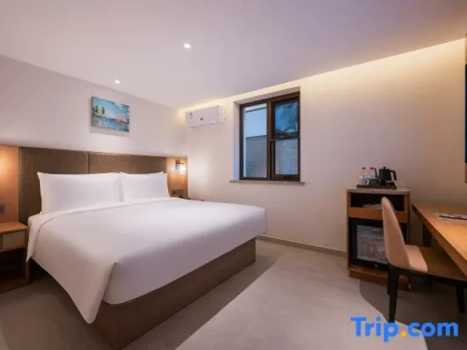 Deluxe Triple Suite