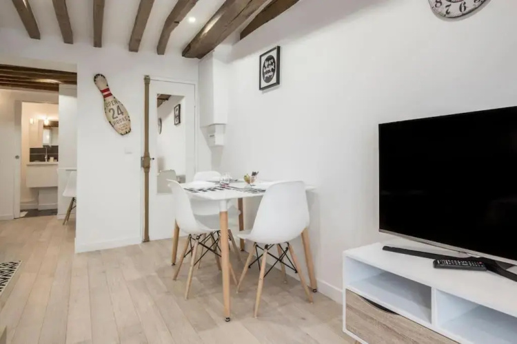 Cmg Montorgueil IV