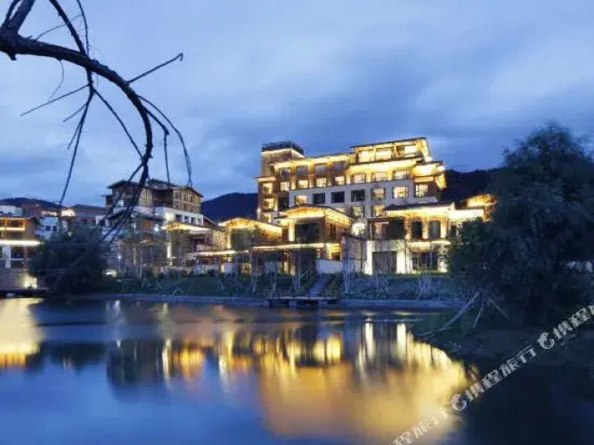 Grand House Tingyue Linzhi