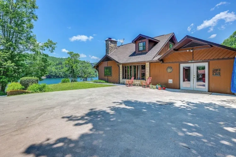3 Bedrooms Cottage