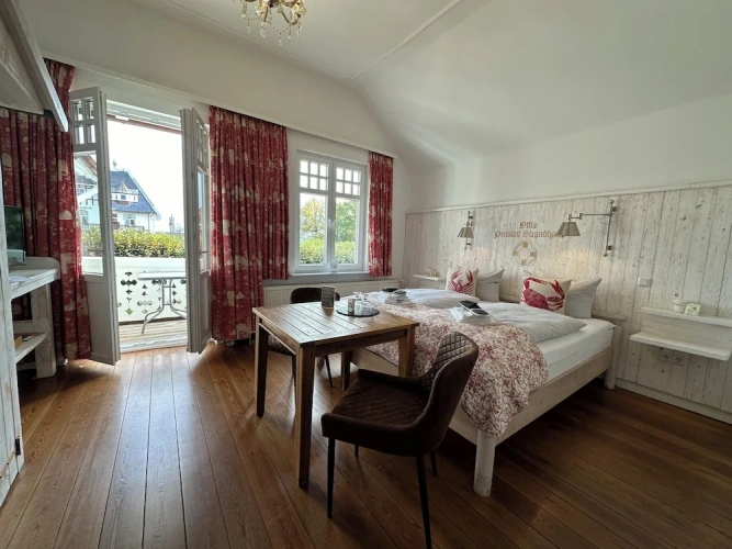 Standard room with balcony