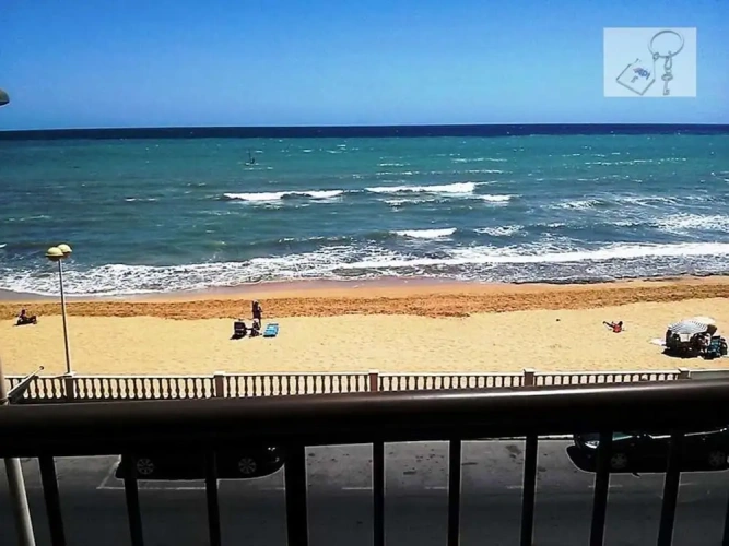 2 Bedrooms Apartment with balcony and beachfront