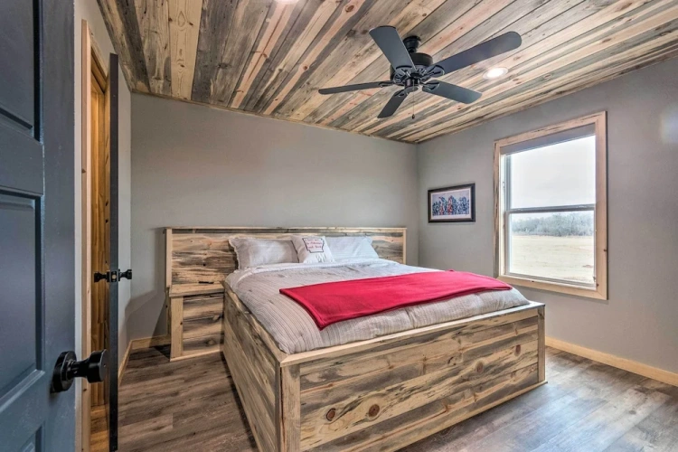 5 Bedrooms Cottage