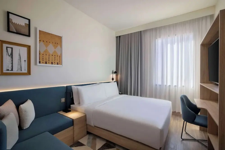 Hampton By Hilton Neom Community 2