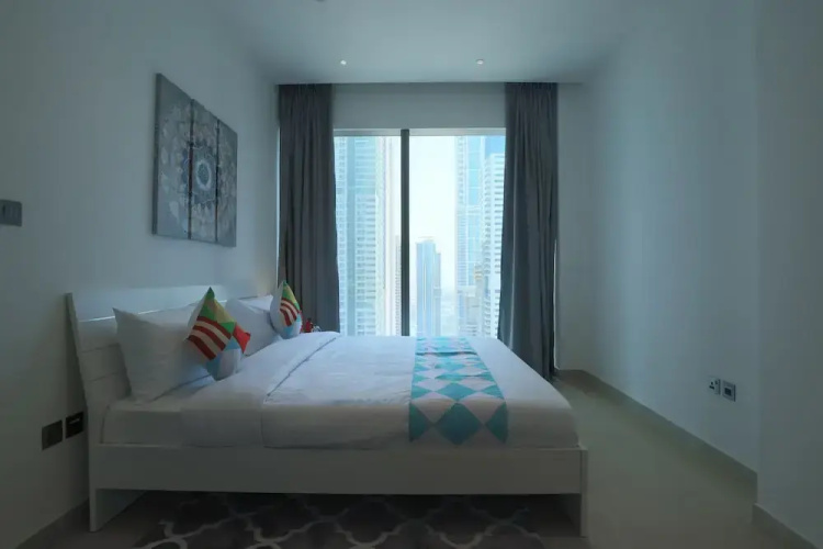 OYO Home 258 1BHK Marina Gate 2