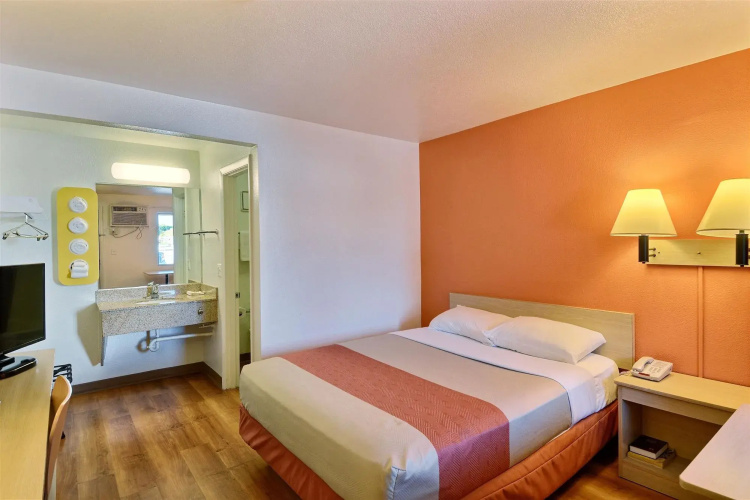 Motel 6 Nashua, NH - North