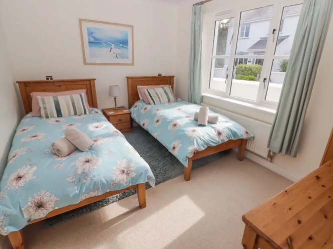3 Strawberry Close