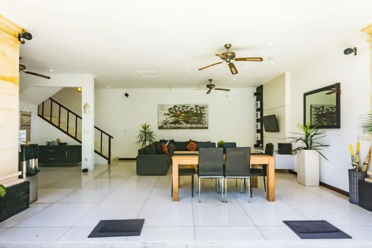 2 Bedrooms Villa