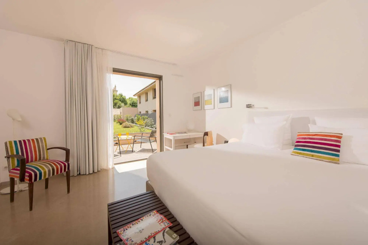 Hotel 96