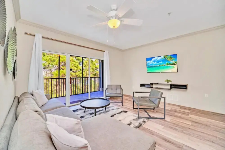 Modern 2BR Condo- Pool Hot Tub Close to Disney