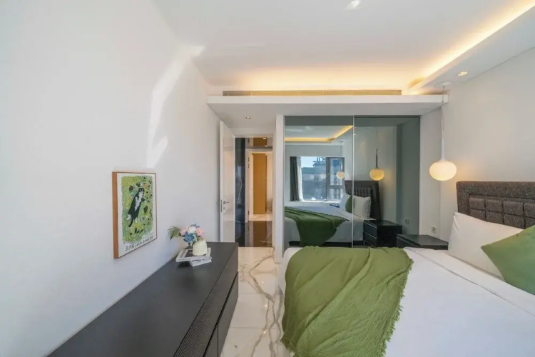Tyms 2BR 1BA Apt Xujiahui Metro