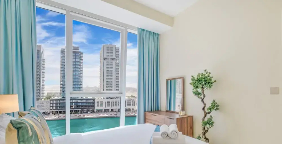 LUX  Pad Executive Suite Canal View 5