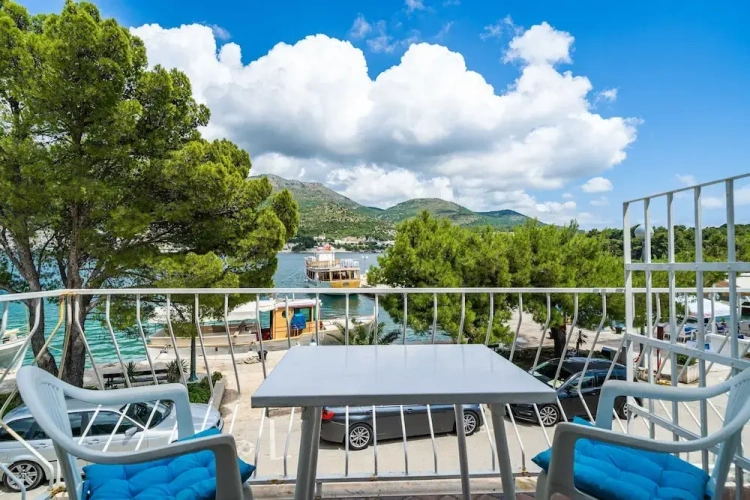 1 Bedroom Apartment with balcony