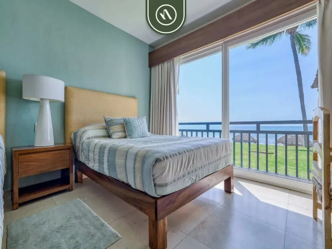 Oceanview 4 BR Condo - Pool - Beach - Terrace