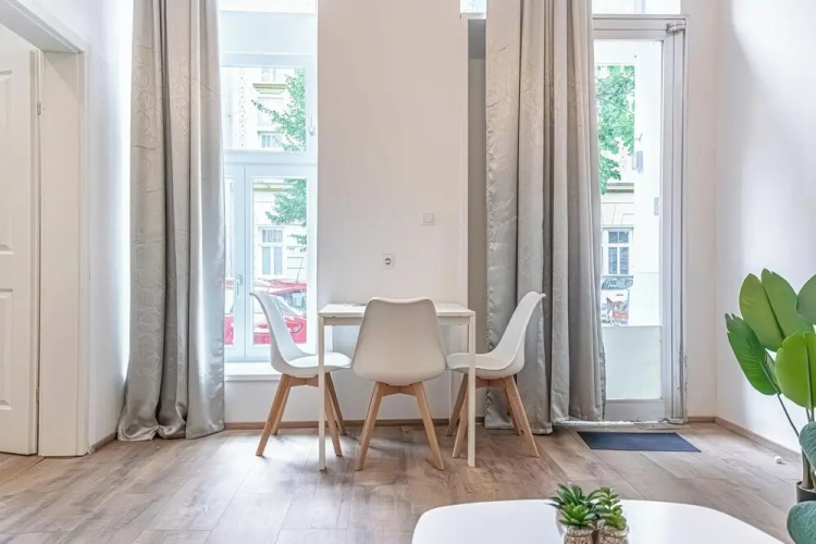 Lovely Apartment Steps from Schonbrunn