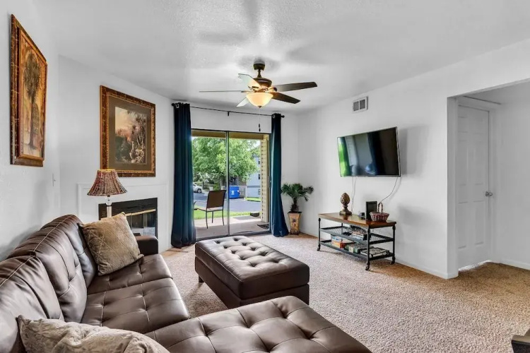 Relaxing Royale 2 Bedroom Condo by Redawning