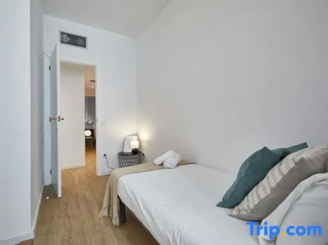 3 Bedrooms Apartment