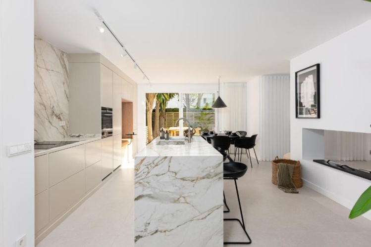 3 Bedrooms Apartment