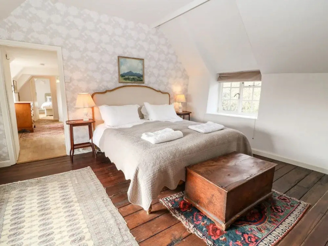 Holly Cottage