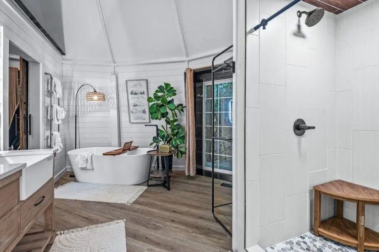Dream Catcher 1 Bedroom Home by RedAwning