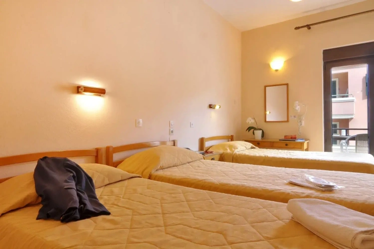Triple room with partial sea view