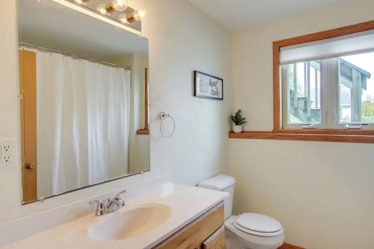 Bright Little Chute Condo w/ Deck & Yard!