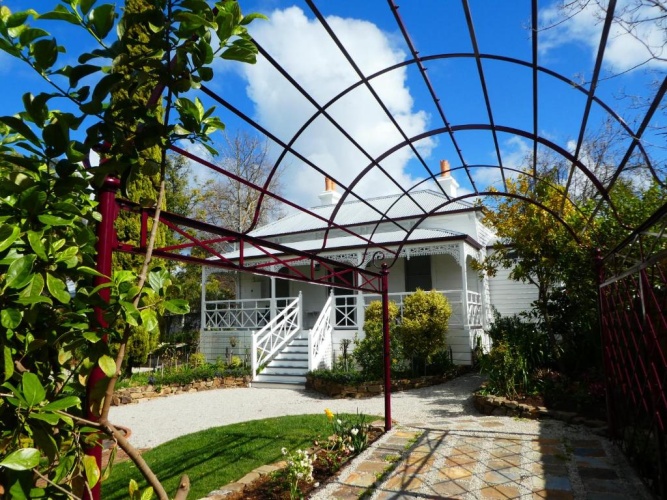 3 Bedrooms Cottage