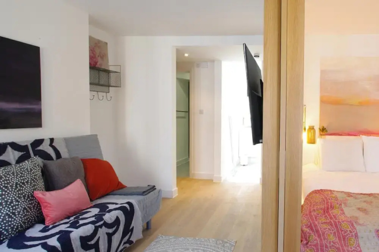 The London Agent Fitzrovia Studio 3