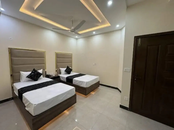 Gold Pine Hotel Lahore