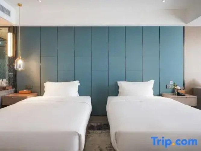 Standard Double room with street view