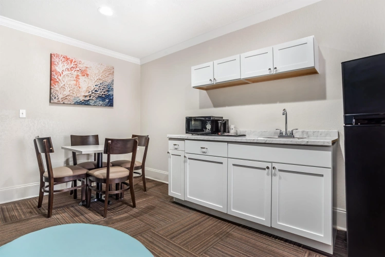 1 Bedroom Sextuple Suite