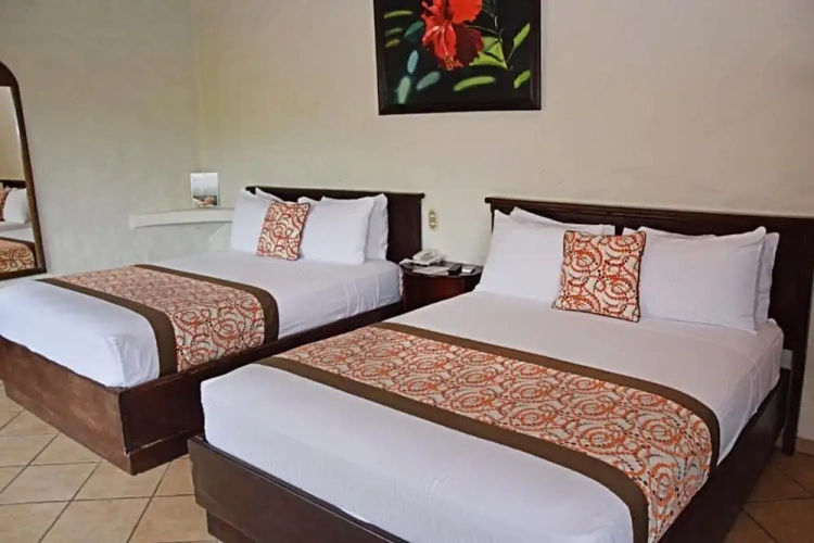 2 Bedrooms Standard Family room with mountain view