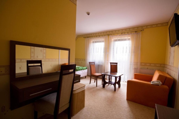 Standard Triple room
