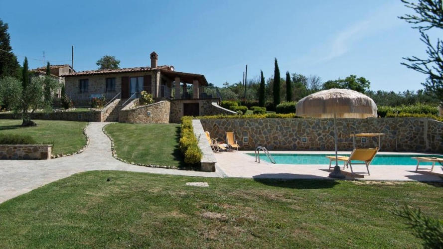 2 Bedrooms Villa