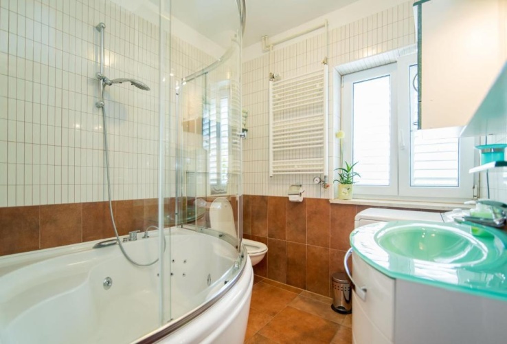 3 Bedrooms Apartment