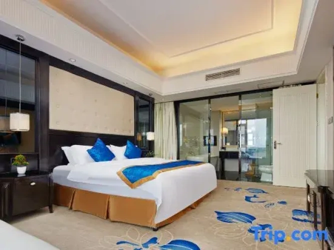 Executive Suite with garden view