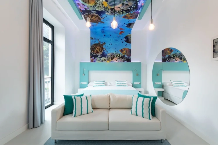 Suite with park view