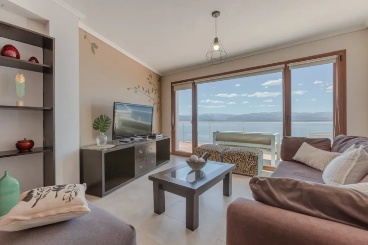 2 Bedrooms Apartment with balcony and with lake view
