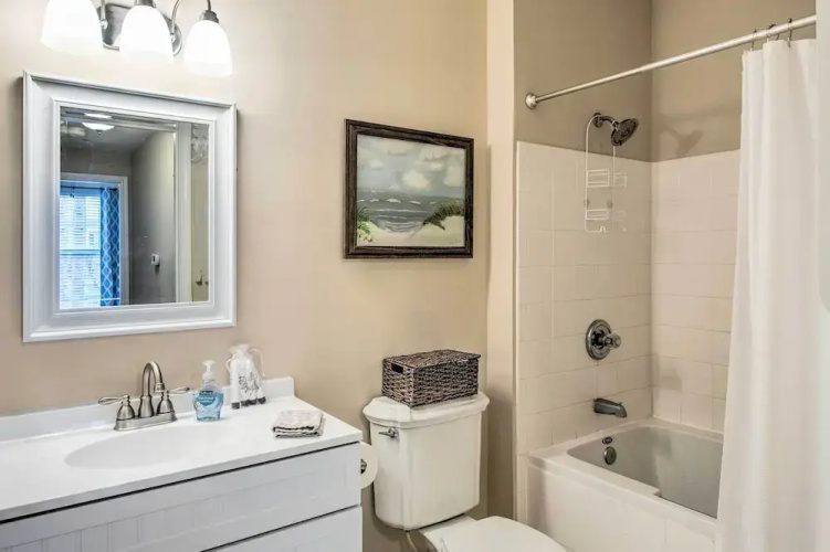 Bright St Simons Island Condo w/ Shared Pool!