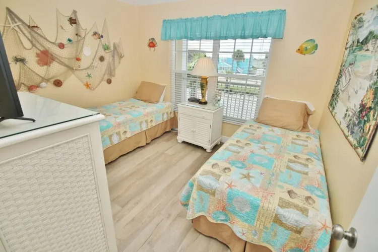 Point East 213