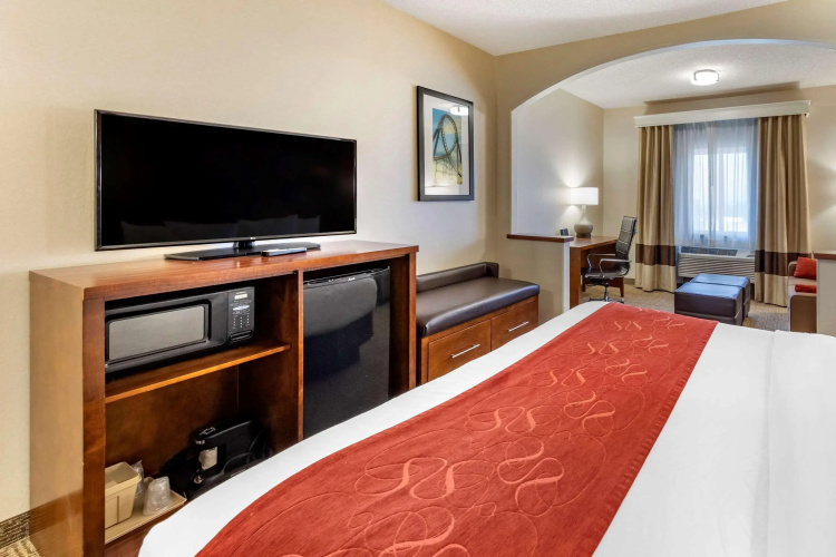 Comfort Suites Near Six Flags Magic Mountain